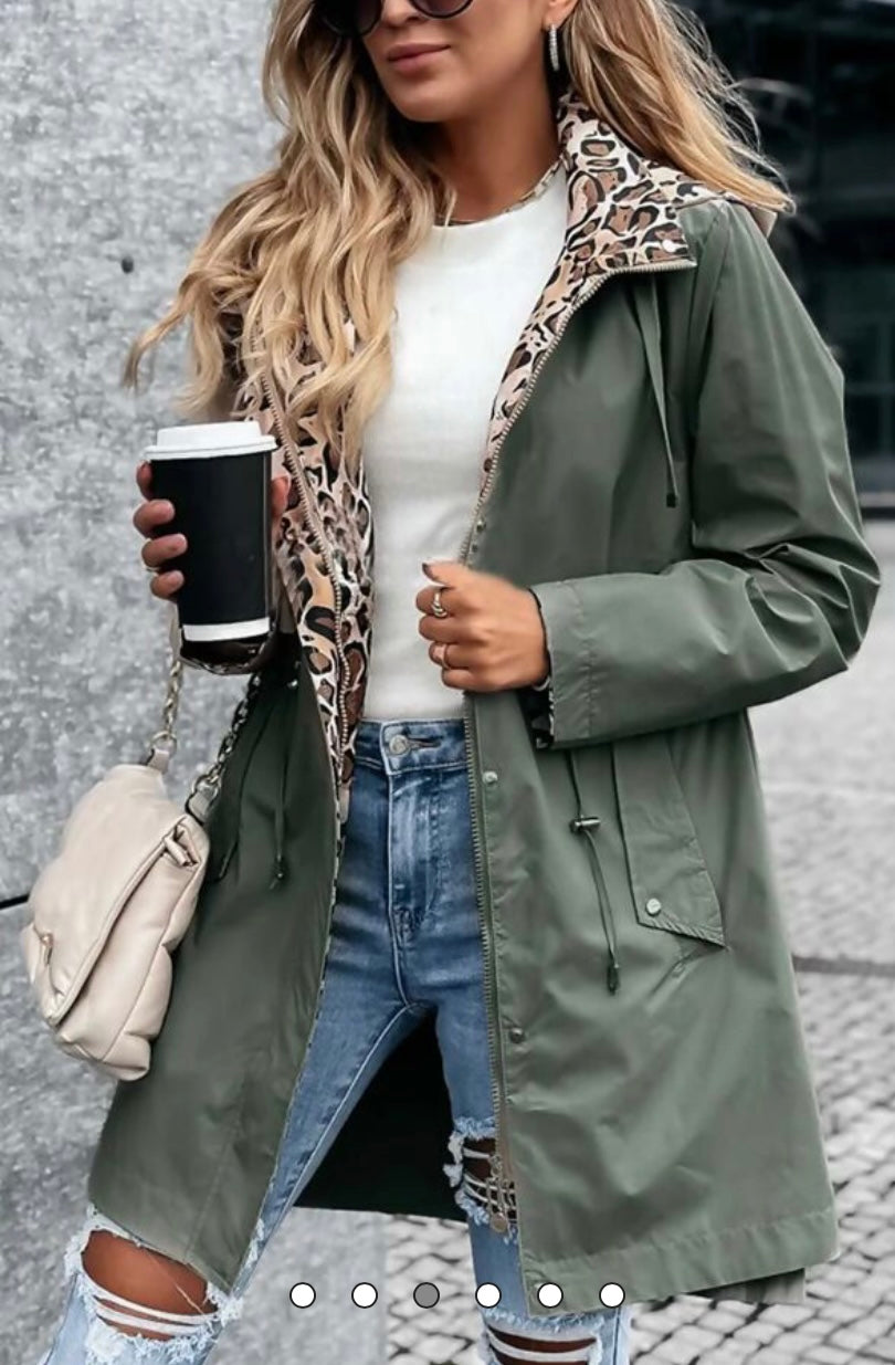 LEOPARD PATCH REVERSIBLE
WINDBREAKER JACKET-KHAKI