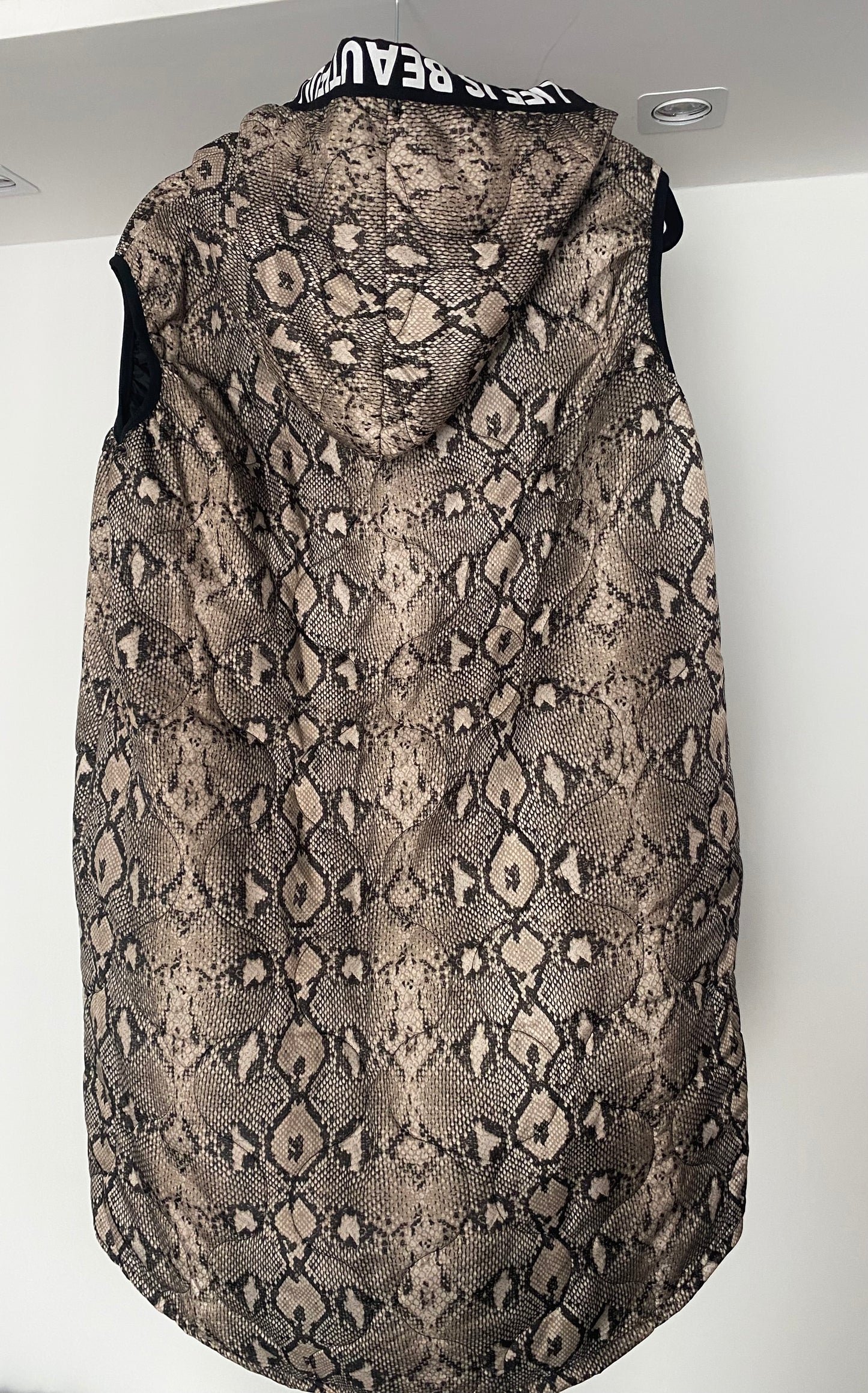 SIVONE SNAKE PRINT LONG LINE GILETS