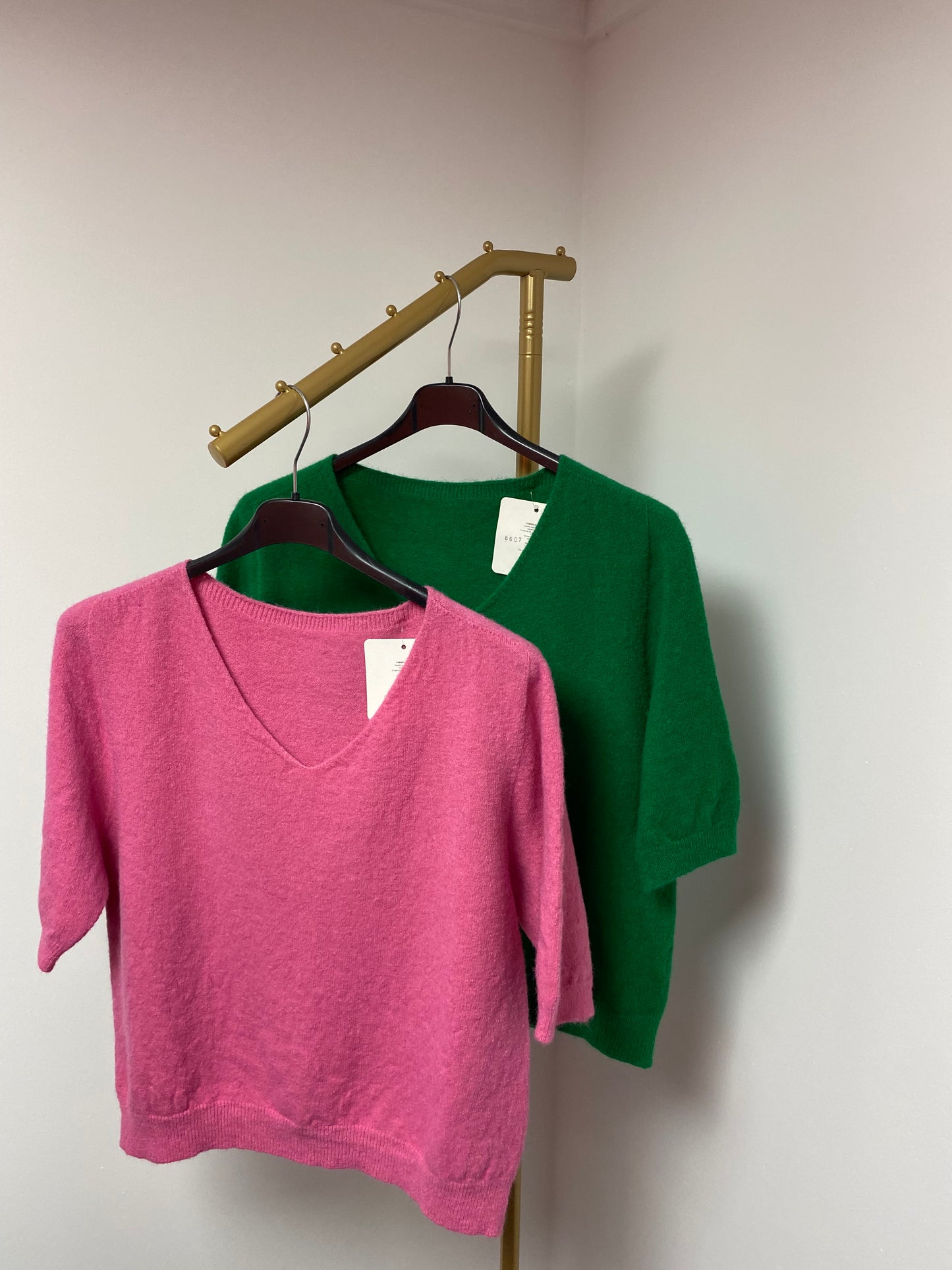 MERCIA 'V' NECK LIGHT KNITTED
JUMPER