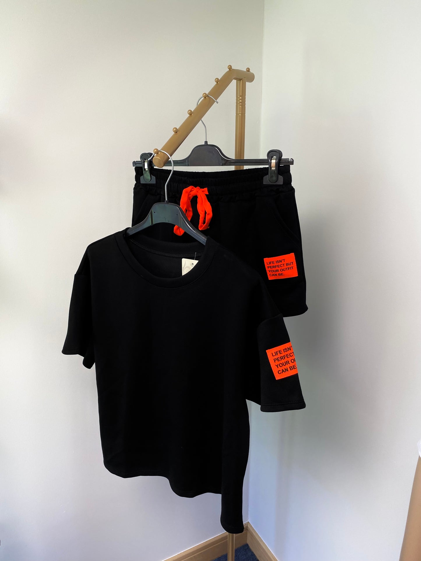 SLOGAN TAG T-SHIRT AND SHORTS  SET