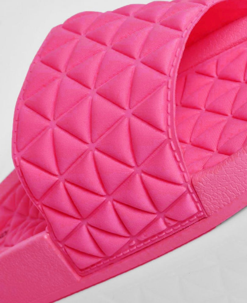 PYRAMID PADDED SLIDER- PINK