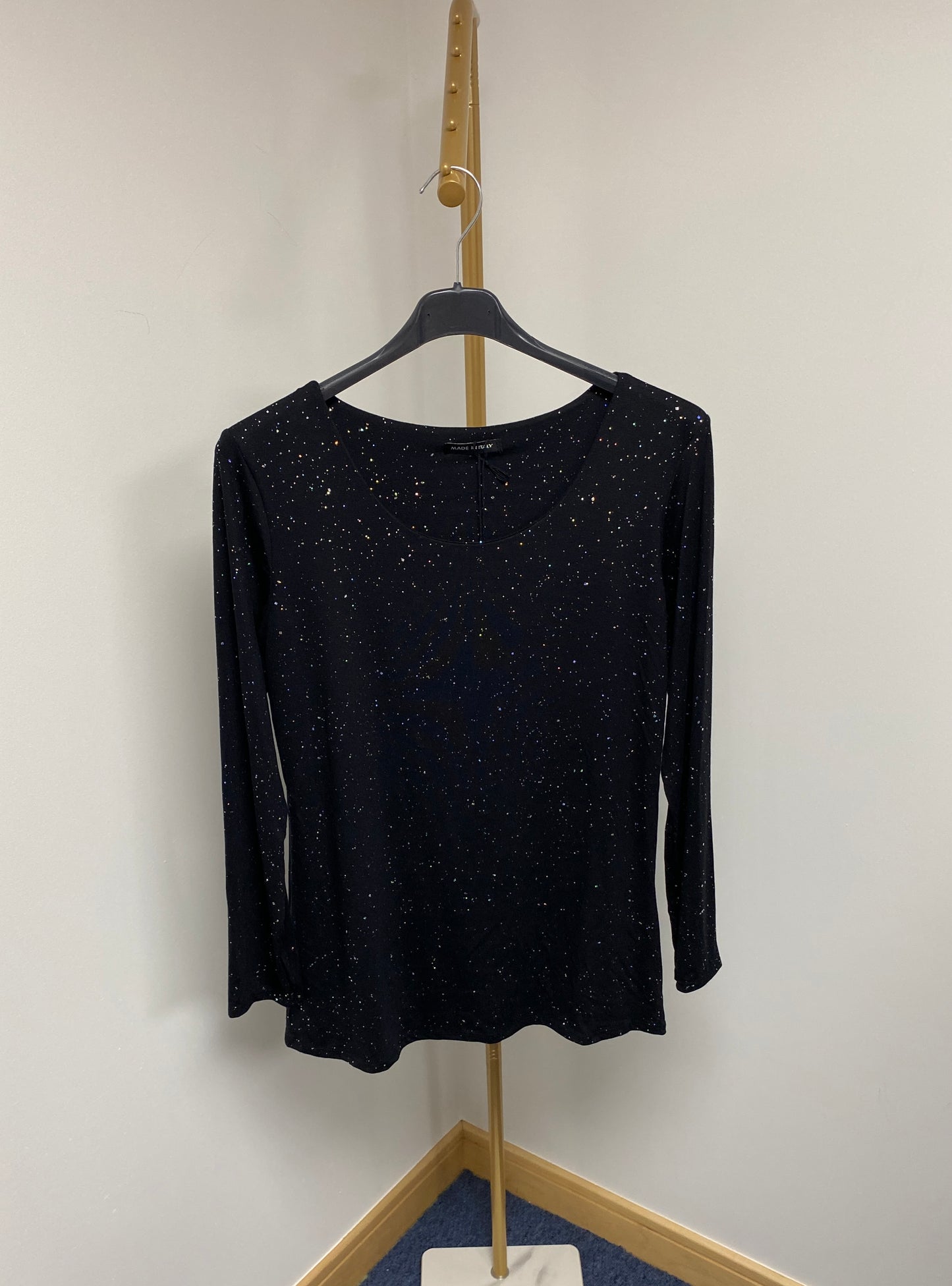 SCATTERED SEQUIN TOP