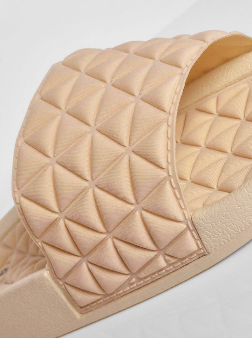 PYRAMID PADDED SLIDERS