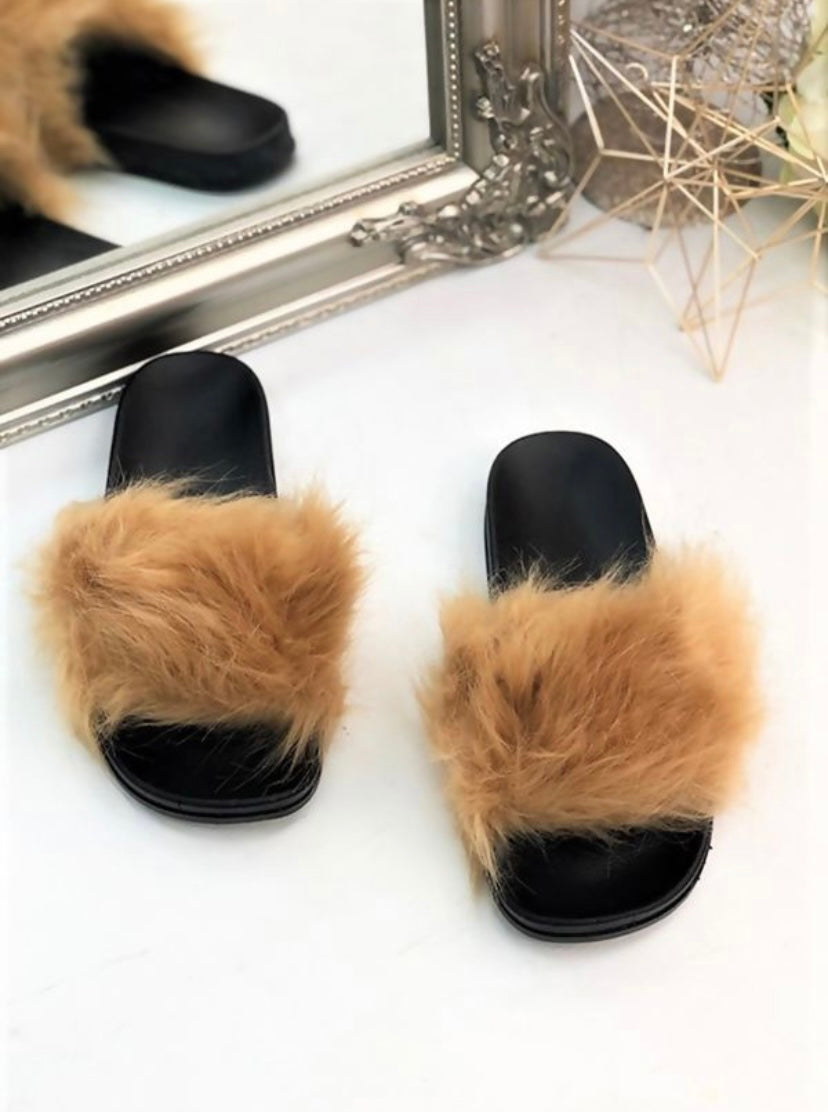 MOCHA FLUFFY FUR SLIDERS