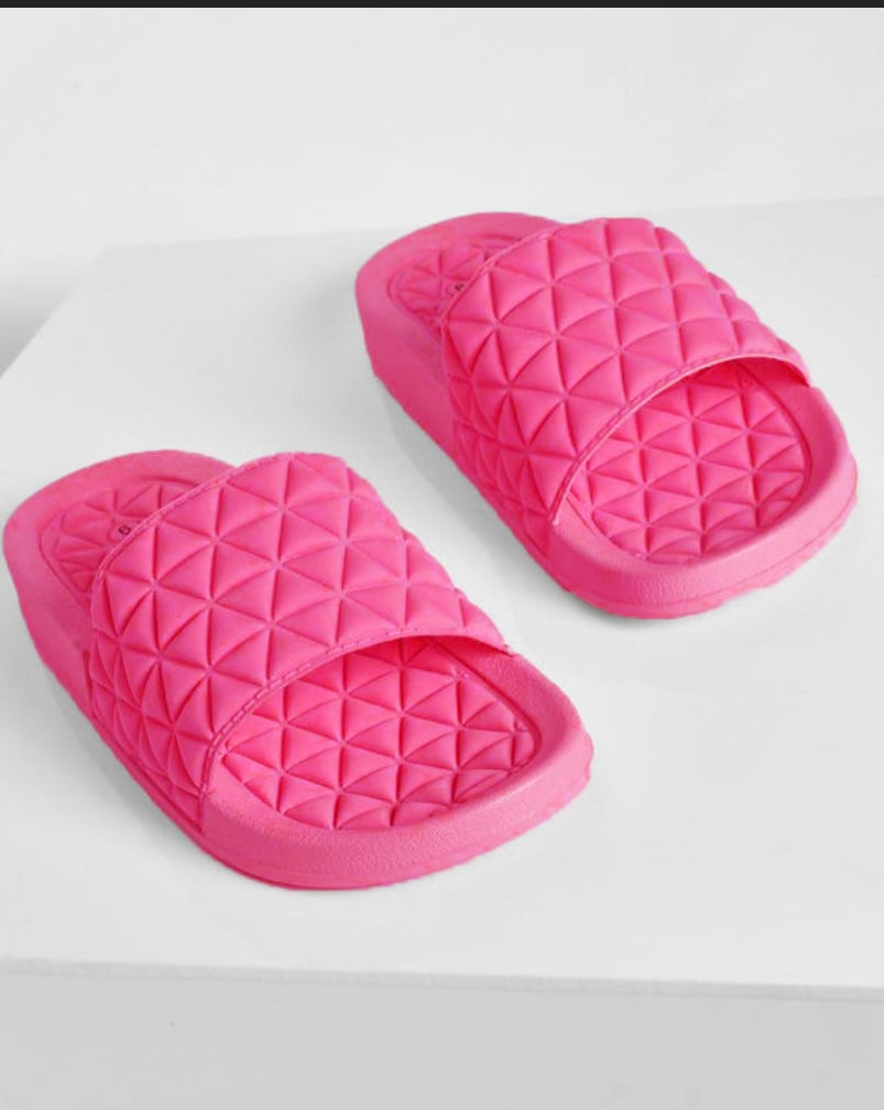 PYRAMID PADDED SLIDER- PINK