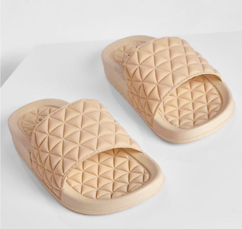 PYRAMID PADDED SLIDERS