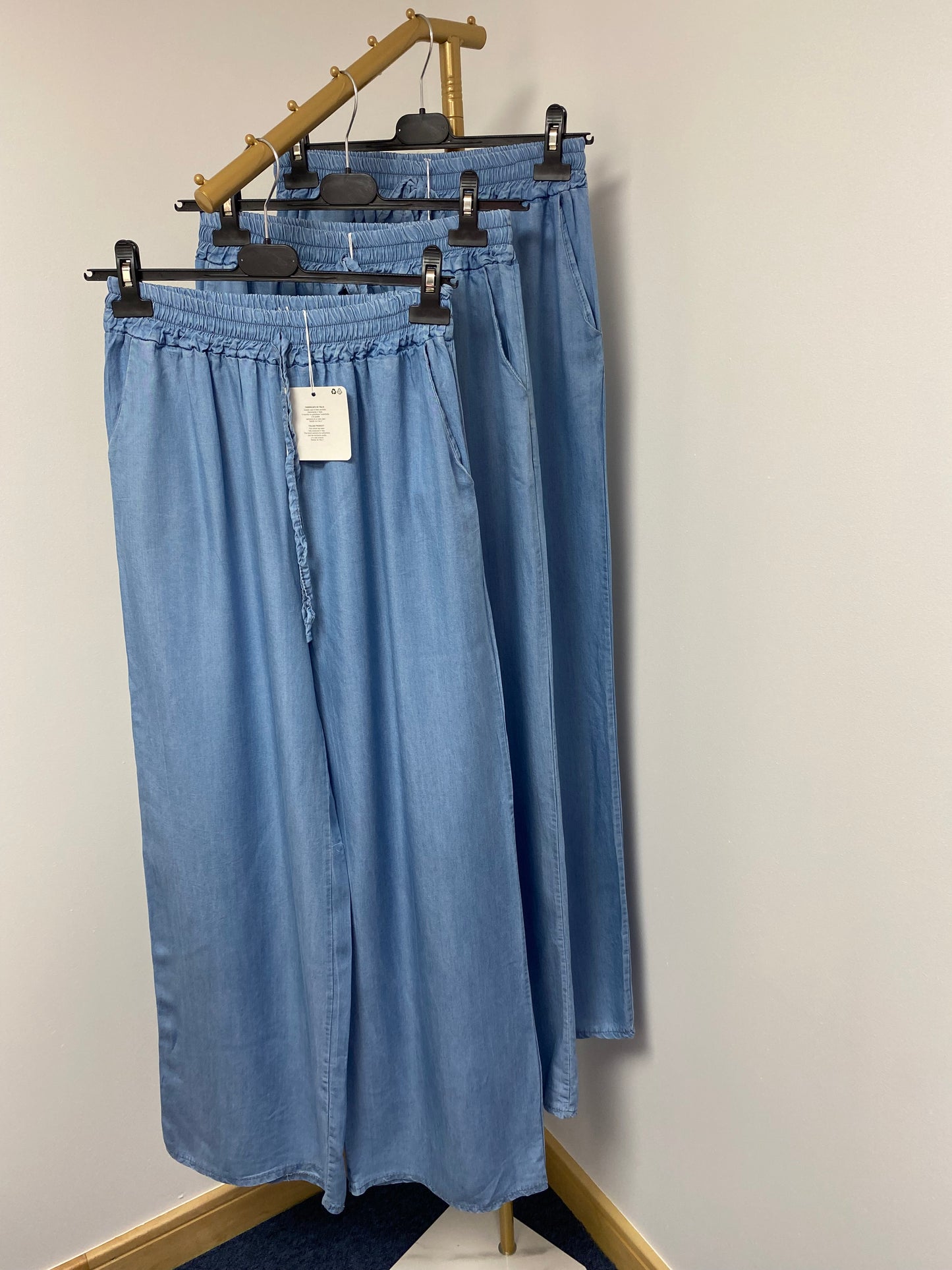 ZARINA WIDE LEG POCKET DETAIL
TROUSERS-LIGHT BLUE